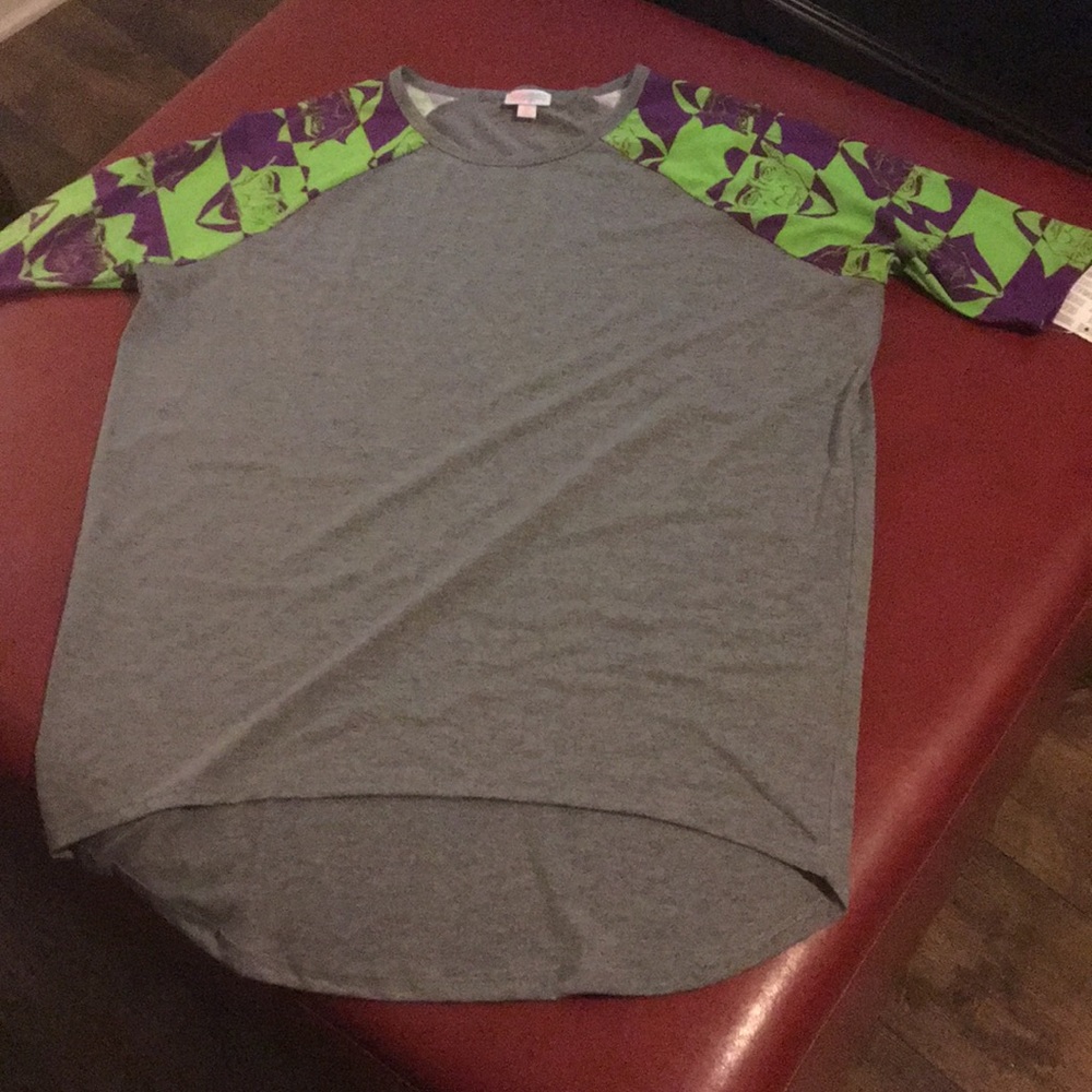 NWT 🔥Women’s LaluRoe shirt size XS. 🔥